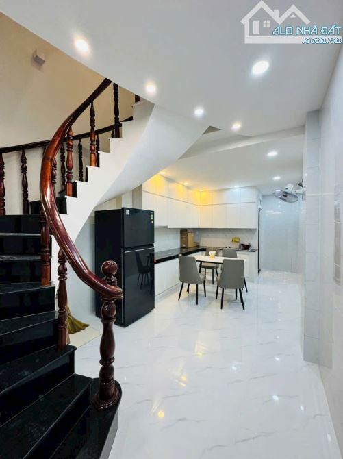 HẺM XE HƠI 5M THÔNG- NGUYỄN TRÃI- TRẦN PHÚ- Q.5- 43M2- 5 TẦNG MỚI ĐẸP- FULL NỘI THẤT- - 5