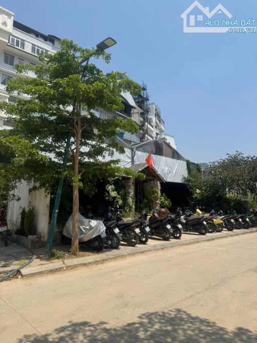 Em cần bán 2 lô đất LQH Golf Valley, phường 2, tp Đà Lạt.  363m³ - 403m². - 2