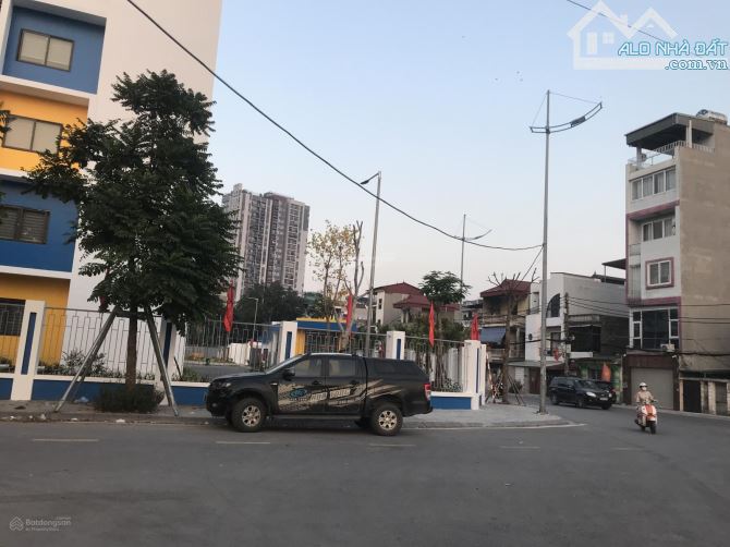 Bán gấp nhà C4, mặt chính ngõ 99 Đức Giang, KD, Vỉa hè, có dòng tiền ngay, DT 80m2 - 2
