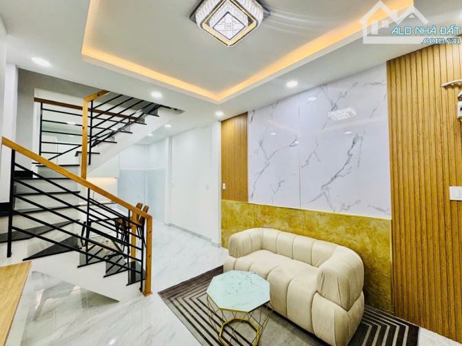 HẺM XE HƠI THÔNG BẠCH ĐẰNG - GẦN NGÃ 4 HÀNG XANH - CHỢ BÀ CHIỂU - NHÀ MỚI 2 TẦNG - CHỈ 4.X - 2