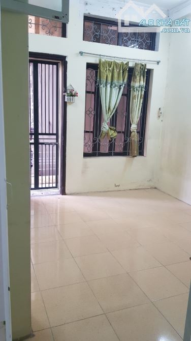 Cho thuê nhà ngõ 8 Tô Hiệu ngay báo Thanh Tra 27m 3 tầng 1 lửng 7tr ô tô lùi tận cửa - 2