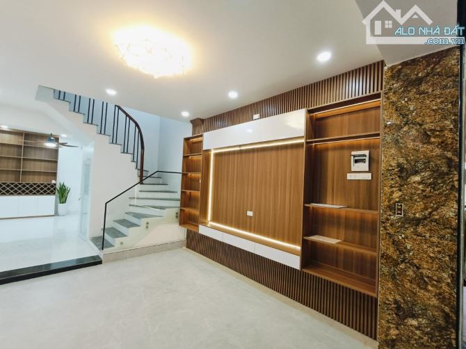 Bán nhà mặt ngõ Nguyễn Phúc Lai DT 43m x 4 tầng. Mặt tiền 4,1m. Giá 15.95 tỷ - 2