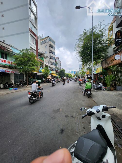Bán nhà 6 tầng MT đường Cô Bắc, P. Cầu Ông Lãnh Q.1 - 2