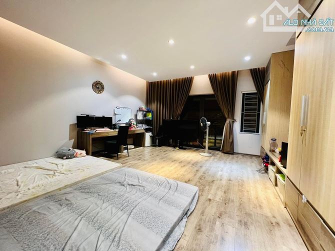 BÁN GẤP NHÀ MP NGỌC KHÁNH.DT:115M2,MT:6,9M.NHÀ LÔ GÓC.ĐANG CHO THUÊ 100TR/THÁNG. - 2