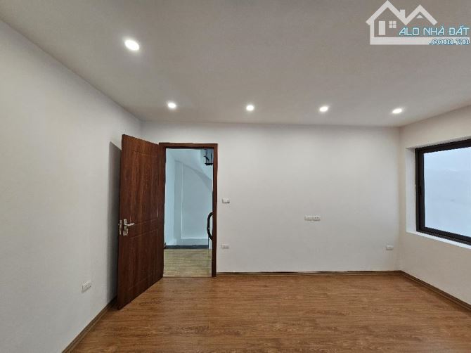 Chính chủ gửi Bán GẤP nhà 5 tầng dân xây phố Kẻ Tạnh, DT 32m MT 3.8m, giá hơn 5 tỷ - 2