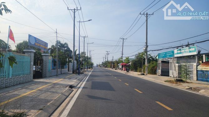 Bán đất mặt tiền đường Tắc Xuất, Cần Thạnh, DT 258.7m2, ngang 7.5x34m, giá 60tr/m2 - 2