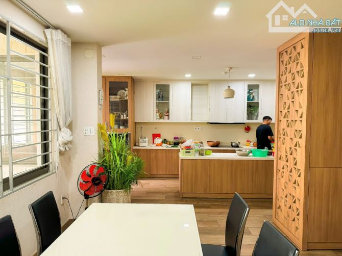 Cần bán gấp biệt thự phố 7 tầng hiện đại 14,5*18m, 69 tỷ TL, Khu Etown Cộng Hòa T. Bình - 2