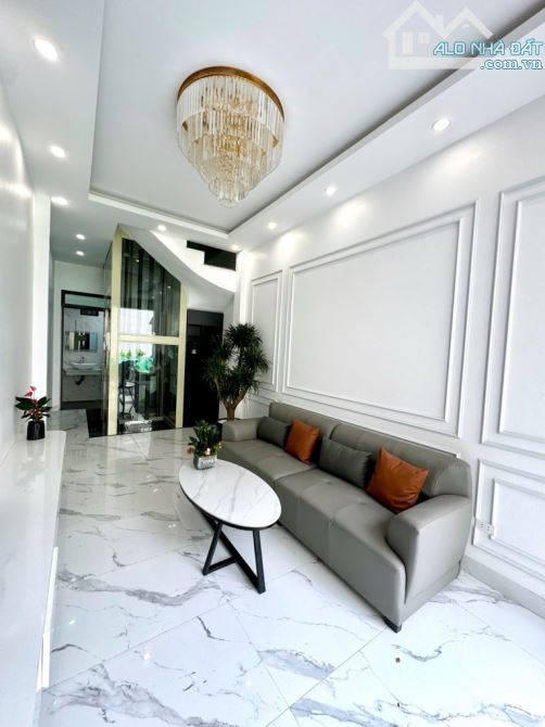 Bán nhà thạch bàn 40m. 4 tầng . Mt 4m. Giá 8.600 có thương lượng - 2