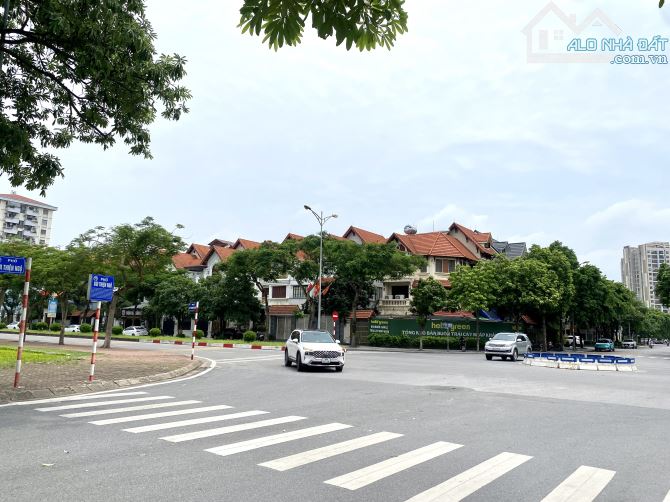 Biệt thự đẳng cấp BT 08 KDT Việt Hưng, View vườn hoa, DT 190m2 - 3x Tỷ - 2