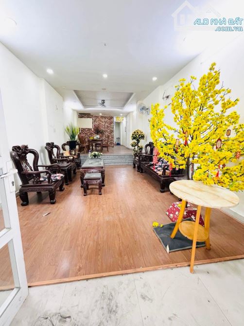 Đường Nguyễn Văn Linh, oto vào nhà, đối diện CC Ecogreen, Nhà 85m2 5 Tầng, - 2