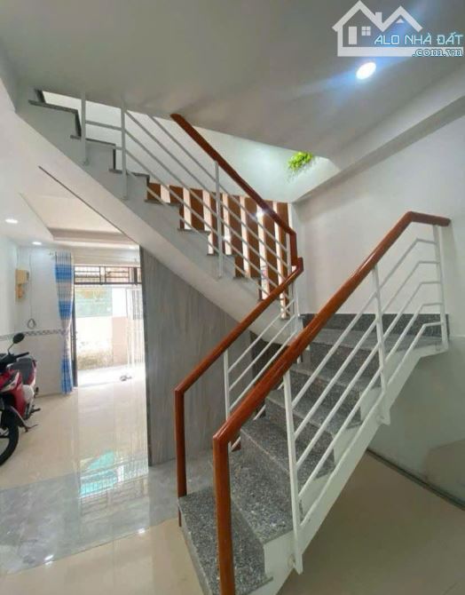 Bán nhà xém HXH Đỗ Xuân Hợp - 40m2, 2 tầng mới đẹp, tạm hiếm - Chỉ 3.8 tỷ - 2
