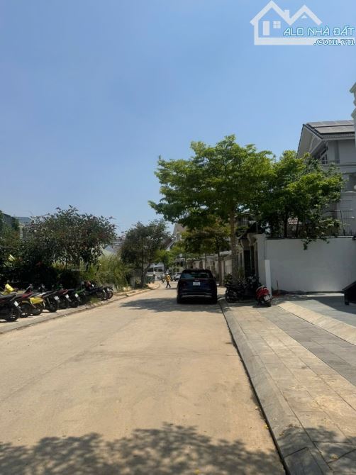 Em cần bán 2 lô đất LQH Golf Valley, phường 2, tp Đà Lạt.  363m³ - 403m². - 3