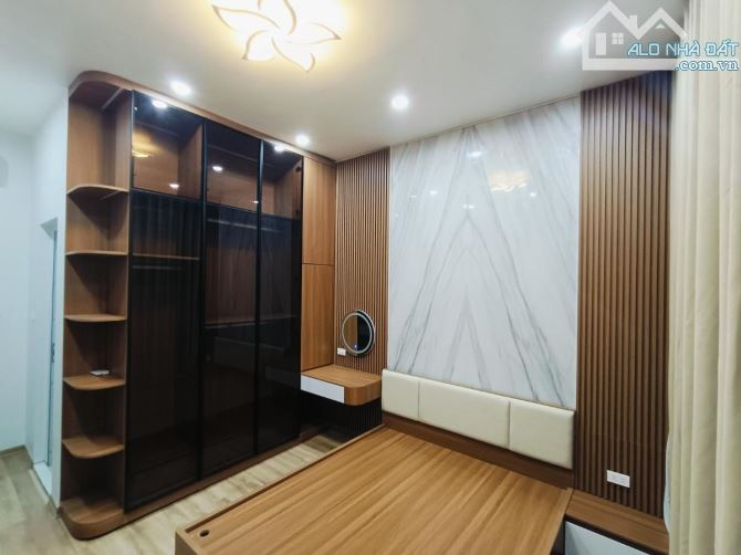 Bán nhà mặt ngõ Nguyễn Phúc Lai DT 43m x 4 tầng. Mặt tiền 4,1m. Giá 15.95 tỷ - 3