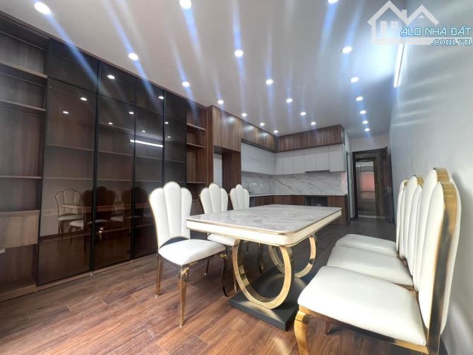 PHÂN LÔ PHÙNG CHÍ KIÊN CẦU GIẤY 50M 6 TẦNG 15.5 TỶ GARA THANG MÁY NHÀ MỚI Ở LUÔN