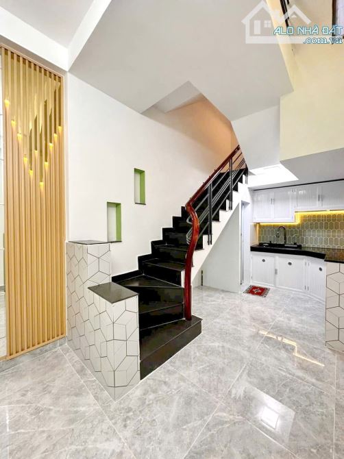 Bán nhà mới 3 lầu gần mặt tiền đường Trần Hưng Đạo P.2 Quận 5 - 3