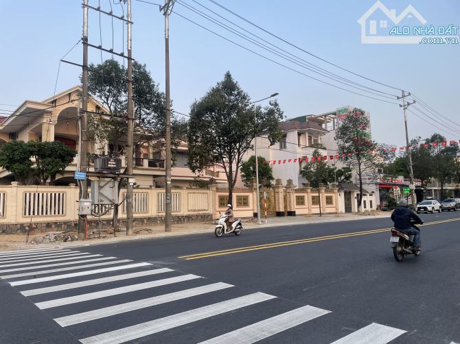 Bán nhà biệt thự mặt tiền đường Phạm Văn Đồng trung tâm tp Quảng Ngãi - 3