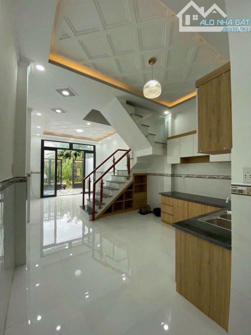Nhà bán chỉ : 2 tỷ 450  • Diện tích : 4x12,5=50m2 nhà xây 1 trệt , 1 lầu , 2 wc ấp 2/5 LH - 3
