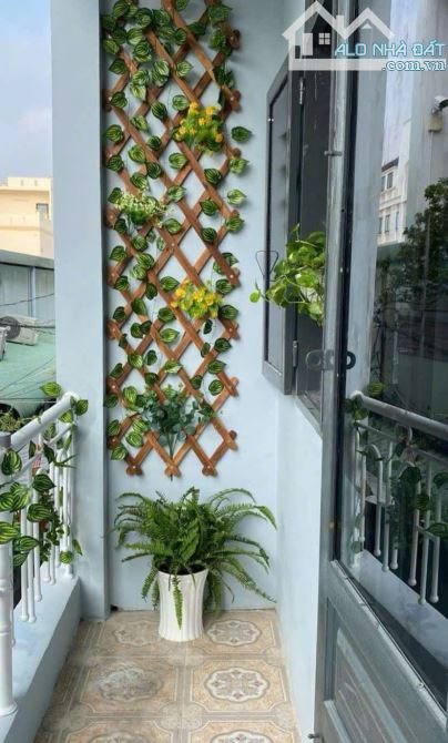 Bán nhà xém HXH Đỗ Xuân Hợp - 40m2, 2 tầng mới đẹp, tạm hiếm - Chỉ 3.8 tỷ - 3