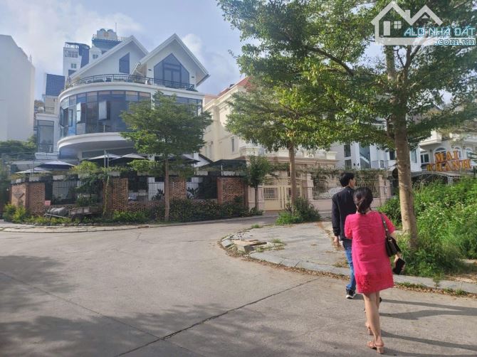 Em cần bán 2 lô đất LQH Golf Valley, phường 2, tp Đà Lạt.  363m³ - 403m². - 4
