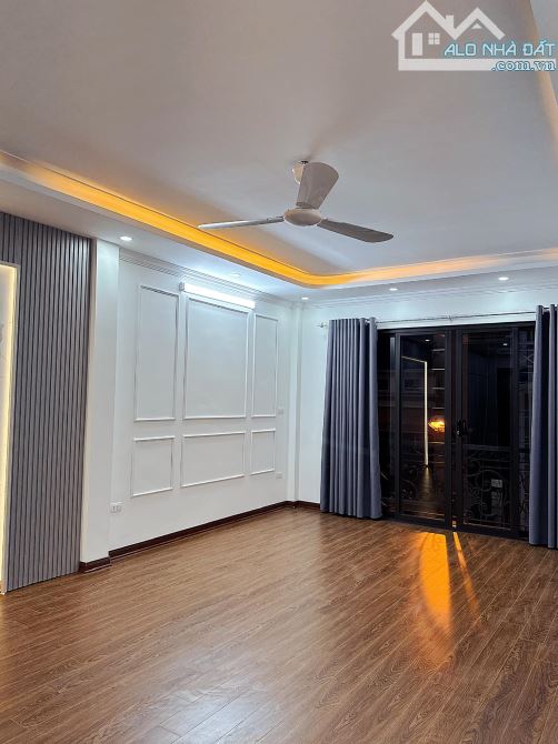 MẶT PHỐ VỌNG, HAI BÀ TRƯNG, GIỮA PHỐ, VỈA HÈ RỘNG, SỔ PHÂN LÔ 70M2 MT GẦN 5.5M. - 5