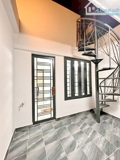 Bán nhà mới 3 lầu gần mặt tiền đường Trần Hưng Đạo P.2 Quận 5 - 6