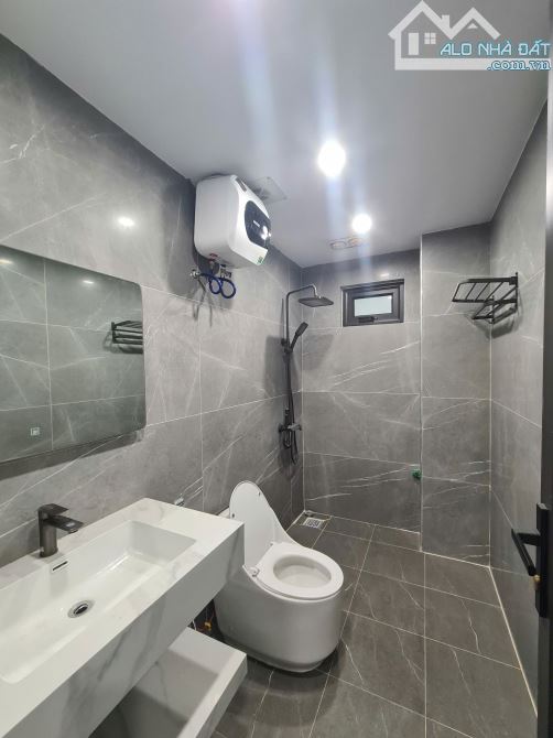 BÁN NHÀ 4 TẦNG ĐỘC LẬP XÂY MỚI ĐƯỜNG NGUYỄN HỮU TUỆ Ô TÔ CÁCH NHÀ 10M - 6