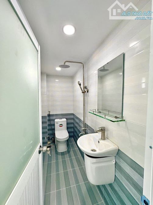 ✨ 3 TẦNG ĐÚC ĐẸP: Trệt 1 Lửng & 1 Lầu (3PN, 3WC, PK, bếp, ban công & giếng trời) - 4.38 Tỷ - 7