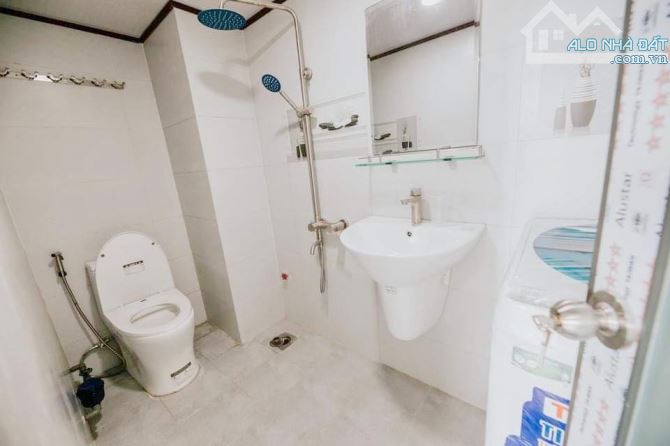 Bán CHDV 5 lầu hẻm xe hơi đường Tám Danh Phường 4 Quận 8 - 7