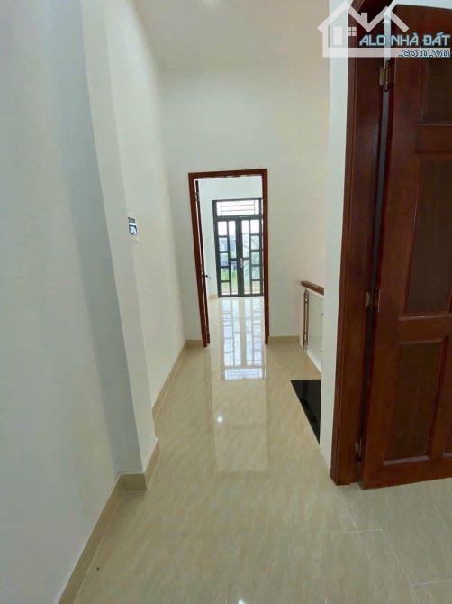 Nhà bán chỉ : 2 tỷ 450  • Diện tích : 4x12,5=50m2 nhà xây 1 trệt , 1 lầu , 2 wc ấp 2/5 LH - 7