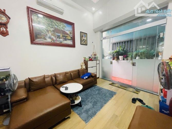 Hồ Tùng Mậu 34m. 5tầng. 2 thoáng. Gần phố. 7,55 tỷ - 8