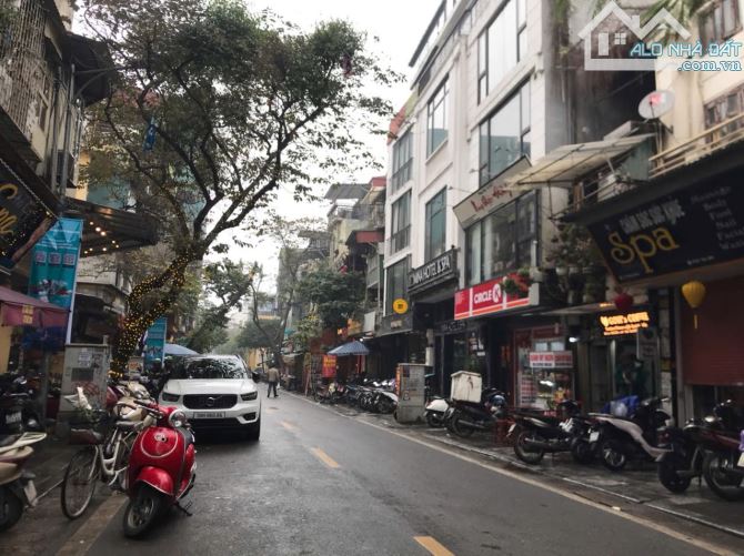 Bán gấp! Khách sạn 4 sao phố cổ Hà Nội Doanh thu 3 tỷ/tháng 300m2, 7 tầng, mt 9.6m, 263tỷ