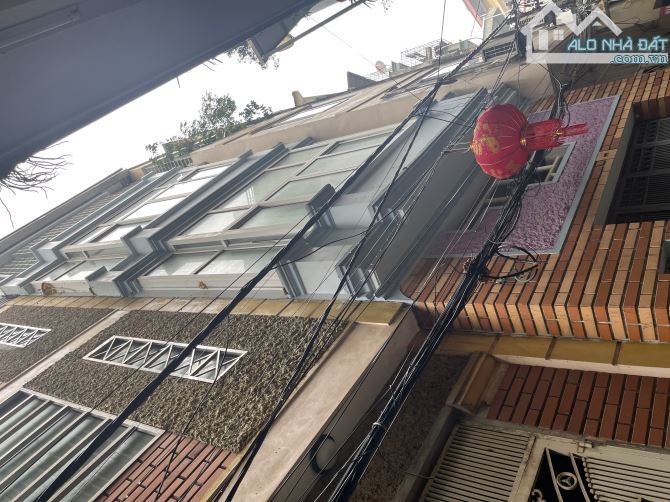 Nhà Triều Khúc 40m mt5,4m 4t 3ngủ, ô tô cách nhà 30m,nhà đẹp, an sinh,