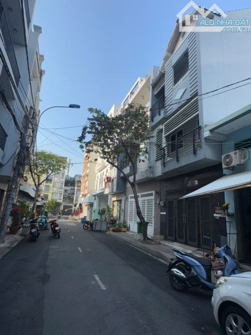 Nhà phố mặt tiền đường số kinh doanh trãi nhựa 8m, Ngay Lý Phục Man, Bình Thuận Quận 7