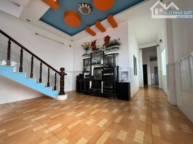 Bán nhà mặt tiền đường Chợ Cây Chàm, Quang Vinh, Biên Hòa, 155m2, giá 11 tỷ.