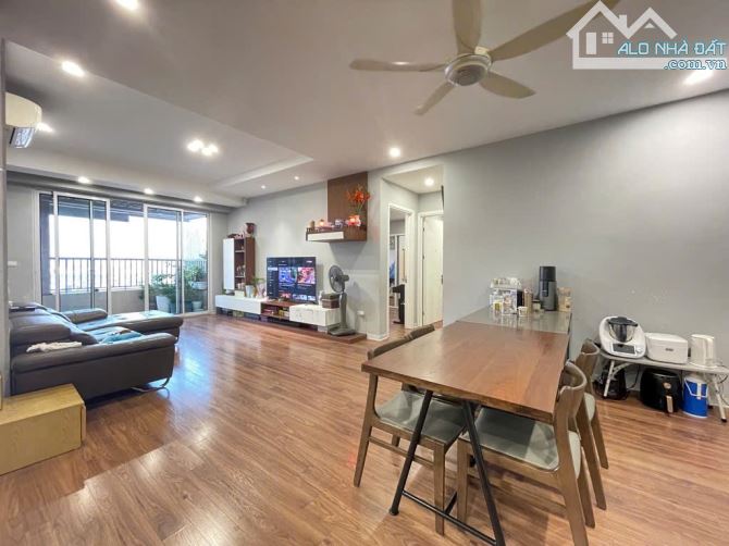 Bán Chung cư Thành Thái- 130m2 - Nội thất đẹp ở luôn- 4PN- 2Wc- 2 Ban công- 9 tỷ