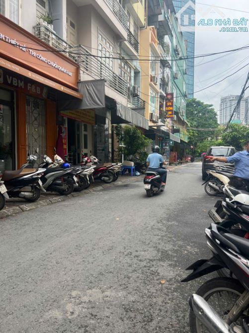 Cho thuê nhà nguyên căn ngõ 216 Trung Kính, Cầu Giấy. DT 60m2, 4 tầng. Giá 30 triệu