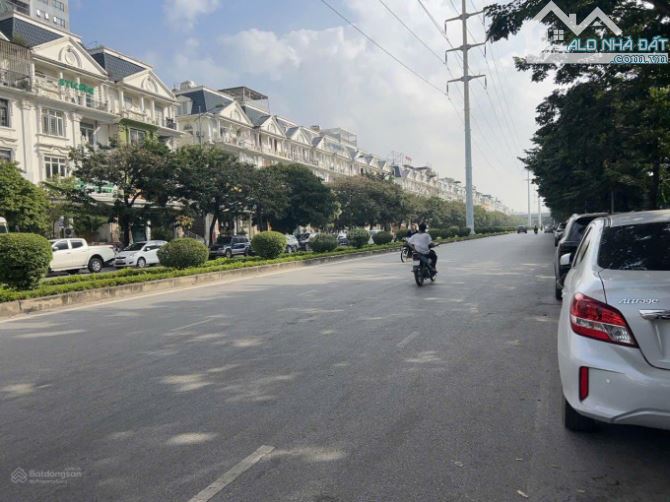 Bán BTLK đường 23 cạnh metro Phạm Văn Đồng giá 48 tỷ.