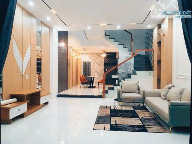 BÁN NHÀ 3 TẦNG FULL NỘI THẤT –  DT 80 M2, GIÁ 5,2 TỶ - MẶT TIỀN HÒA PHÚ 4, LIÊN CHIỂU 🏡