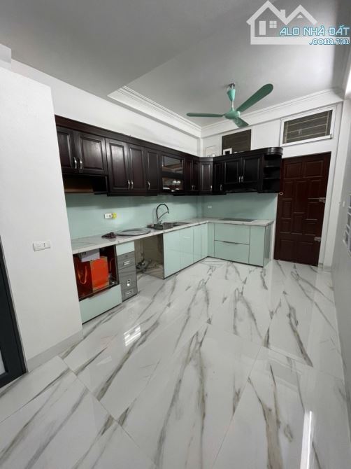 Chính Chủ - Bán Nhà Dịch Vọng - Vài Bước Mặt Phố - 8,6 Tỷ - 35m2 x 4 Tầng