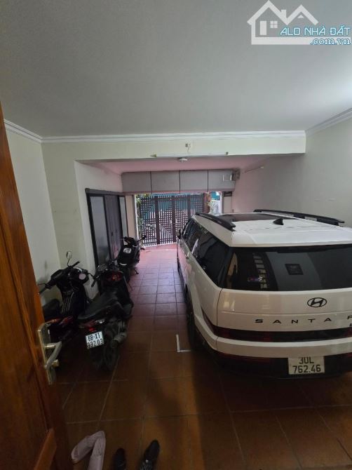 Đẹp Xịn! Bán nhà Lạc Long Quân, gần Hồ Tây, ngõ thông, Gara 7 chỗ, 2 thoáng, 92m2 4T MT 5m
