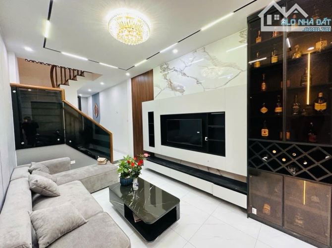 Nhà Đẹp Bùi Xương Trạch,35m2*5T, Ngõ thông thoáng sáng, Gần phố, Full Nội Thất