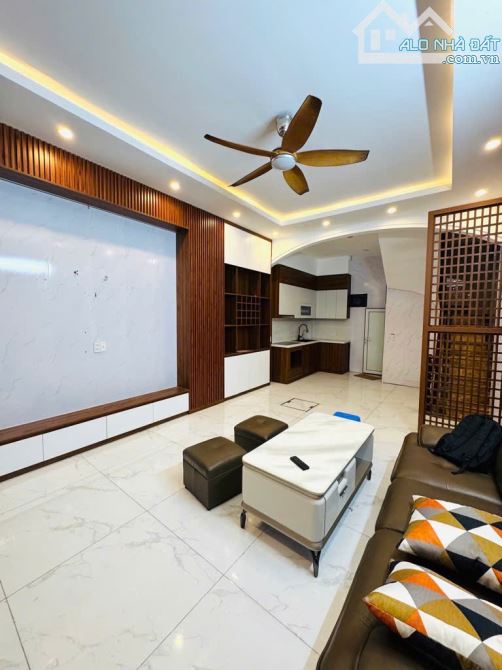 BÁN NHÀ KHƯƠNG TRUNG, NHÀ ĐẸP Ở LUÔN, 43m2 * 4T, CÁCH NGÕ Ô TÔ 5M