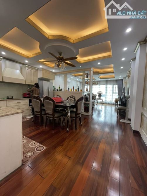 Bán nhà lô góc phố Tam Khương, Đống Đa, ô tô đỗ cửa CCMN 7 tầng 99m2 giá 31 tỷ