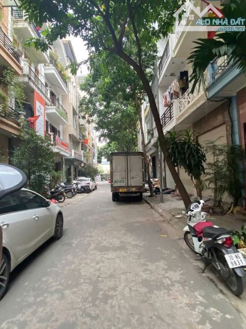 Ô tô tránh Hào Nam, ngõ thông KD, Sổ phân lô MT vip 4.5m, DT 52m2, giá 15.5 tỷ