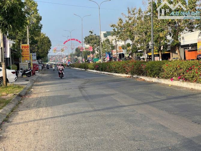 Bán Nền Đường Trục Chính Trung Tâm Phong Điền