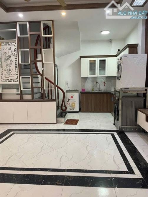 Nhà Mới Ở Luôn, Phố Khuyến Lương, 30m2, 5T, Ô Tô Đỗ Cổng, Giá 5.4 Tỷ.