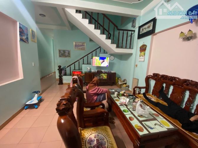 Cần chuyển nhượng nhà 3 tầng MT Sơn Thuỷ 3, Hoà Hải , Ngũ Hành Sơn, gần biển, dt120m2 , đt