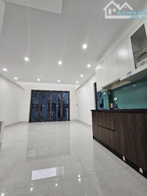 Siêu phẩm 6 tầng Phúc Lợi, Nhà 3 mặt thoáng, lô góc, 30m ra ô tô tránh, dt 50m2, giá 5 tỷ - 10