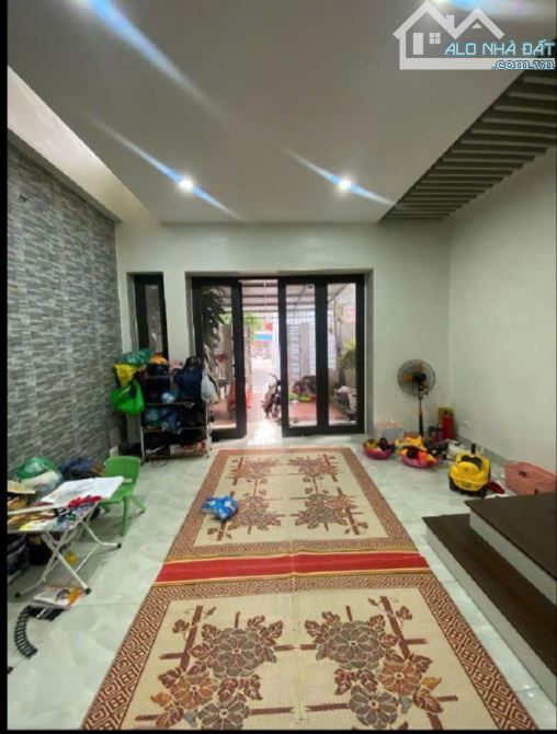 Hàng Đẹp/Cự Khối/97 m2/13 Tỷ/5 Mt/3 Tầng/Ô tô 7 Chỗ - 11