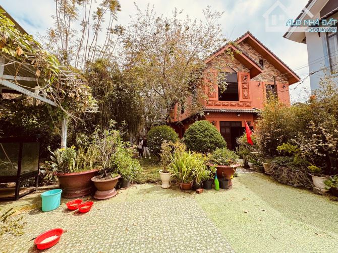 Bán Gấp Villa Sân Vườn 631m2 Đường Nguyễn Du Cách Hồ Xuân Hương Chỉ 1,5km P10 Đà Lạt - 1